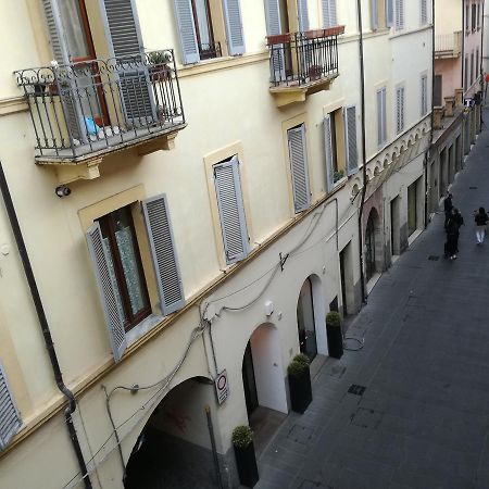 Residenza Mazzini Foligno Bagian luar foto